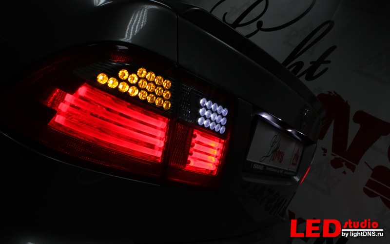 saab_9-5_custom_tail_lights_bmw_x5_08.jpg